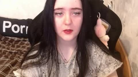 Snapshot of your_8a8y chatting on 10/22/25, 10:59 your_8a8y online show from 10/22/25, 10:59