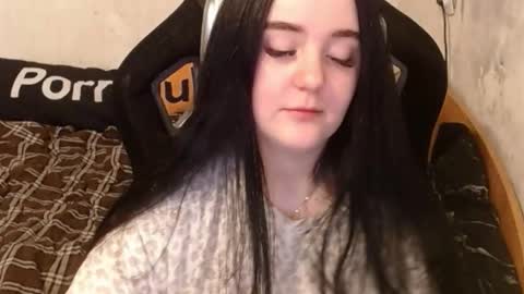 Snapshot of your_8a8y chatting on 10/29/25, 07:21 your_8a8y online show from 10/29/25, 07:21