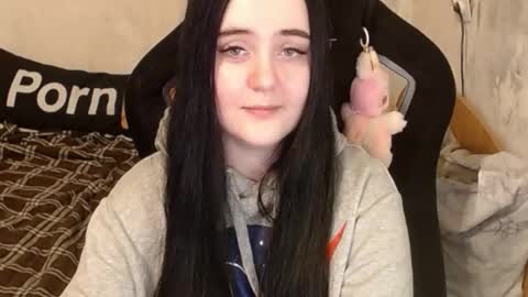 Snapshot of your_8a8y chatting on 11/12/25, 12:16 your_8a8y online show from 11/12/25, 12:16