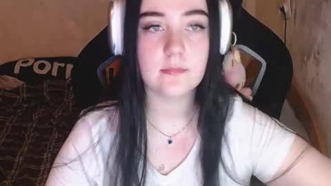 Snapshot of your_8a8y chatting on 11/17/25, 01:11 your_8a8y online show from 11/17/25, 01:11