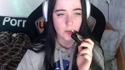 Snapshot of your_8a8y chatting on 11/19/25, 09:20 your_8a8y online show from 11/19/25, 09:20