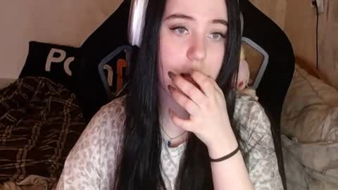 Snapshot of your_8a8y chatting on 11/20/25, 11:32 your_8a8y online show from 11/20/25, 11:32