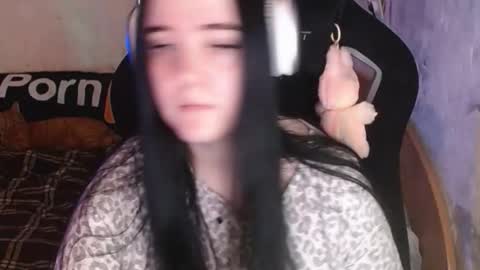 Snapshot of your_8a8y chatting on 11/25/25, 06:57 your_8a8y online show from 11/25/25, 06:57