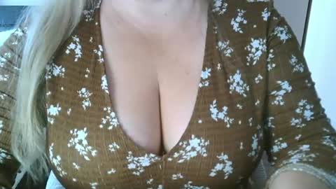 Snapshot of your__maria chatting on 07/11/26, 07:11 Maria Love online show from 07/11/26, 07:11