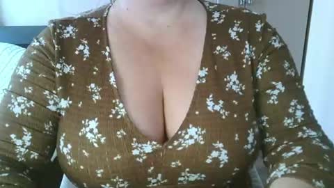 Snapshot of your__maria chatting on 07/12/26, 09:00 Maria Love online show from 07/12/26, 09:00