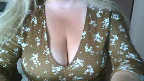 Snapshot of your__maria chatting on 07/20/26, 10:39 Maria Love online show from 07/20/26, 10:39