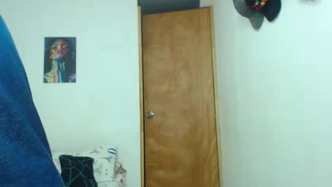 Snapshot of your_boy_hot chatting on 05/18/26, 04:07 your boy online show from 05/18/26, 04:07