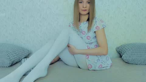 Snapshot of your_caramelka chatting on 01/20/25, 09:46 Lily online show from 01/20/25, 09:46