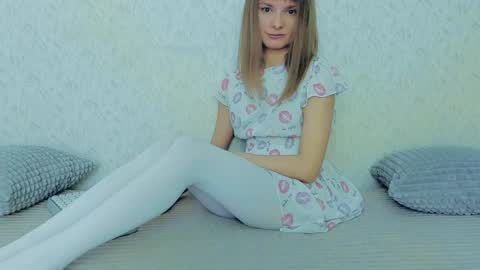 Snapshot of your_caramelka chatting on 01/26/25, 05:23 Lily online show from 01/26/25, 05:23