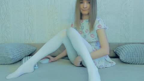 Snapshot of your_caramelka chatting on 03/08/25, 03:50 Lily online show from 03/08/25, 03:50