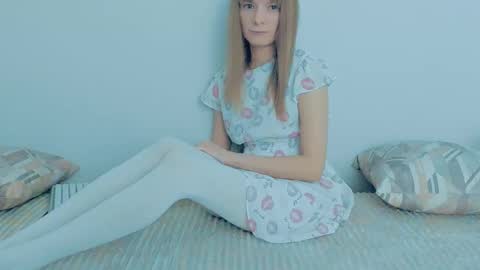 Snapshot of your_caramelka chatting on 10/05/25, 04:33 Lily online show from 10/05/25, 04:33