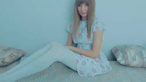 Snapshot of your_caramelka chatting on 10/10/25, 08:35 Lily online show from 10/10/25, 08:35