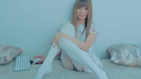 Snapshot of your_caramelka chatting on 10/11/25, 05:28 Lily online show from 10/11/25, 05:28