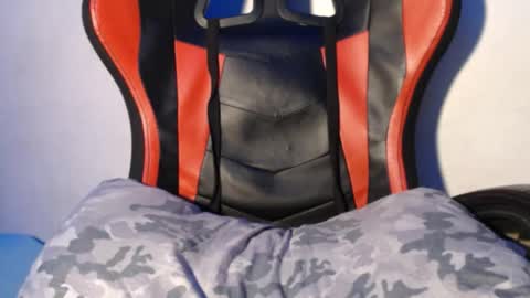 Snapshot of your_cummer chatting on 10/18/25, 03:35 your_cummer online show from 10/18/25, 03:35