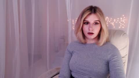 Freya online show from 03/08/25, 02:08