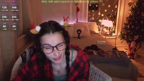 Snapshot of your_lazy_kitty chatting on 12/25/24, 12:05 Karina online show from 12/25/24, 12:05