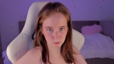 Snapshot of your_lazy_kitty chatting on 10/11/25, 08:18 Karina online show from 10/11/25, 08:18