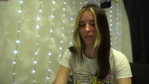 Snapshot of your_little_flexible_girl chatting on 05/05/26, 08:06 Meri online show from 05/05/26, 08:06