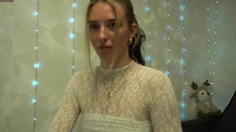 Snapshot of your_little_flexible_girl chatting on 05/21/26, 08:16 Meri online show from 05/21/26, 08:16