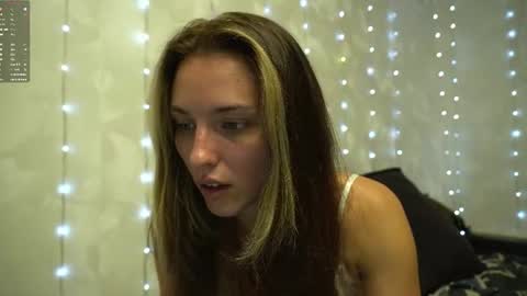 Snapshot of your_little_flexible_girl chatting on 07/21/26, 07:49 Meri online show from 07/21/26, 07:49