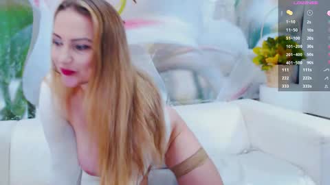 Snapshot of your_milf_lilly chatting on 10/11/25, 06:12 Lilly online show from 10/11/25, 06:12