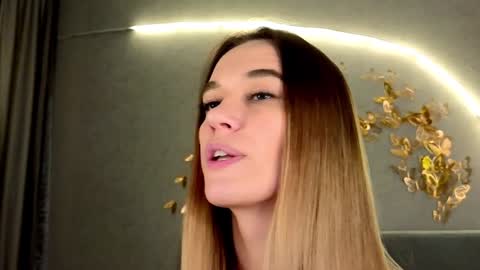 Jessica Loyd online show from 01/23/25, 01:35