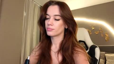 Jessica Loyd online show from 10/26/25, 02:28