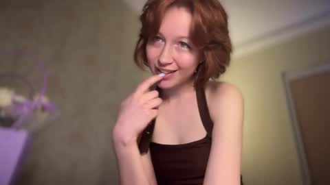 Snapshot of your_moonlight_ chatting on 05/05/26, 01:19 Mia online show from 05/05/26, 01:19