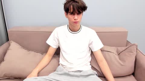 your_shy_guy online show from 11/19/25, 05:51