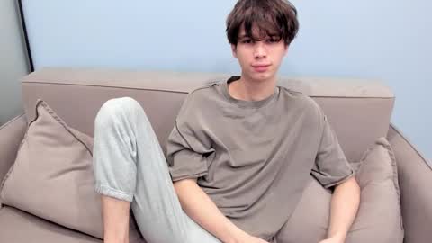 your_shy_guy online show from 12/05/25, 06:22