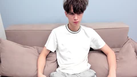 your_shy_guy online show from 02/07/26, 01:42