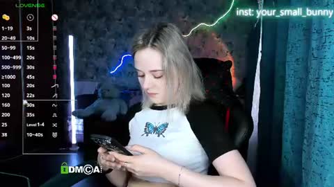 Snapshot of your_small_bunny chatting on 06/22/26, 02:02 Molly online show from 06/22/26, 02:02