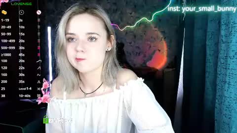 Snapshot of your_small_bunny chatting on 07/18/26, 02:16 Molly online show from 07/18/26, 02:16