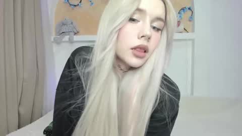 Snapshot of your_tender_doll chatting on 12/20/25, 02:24 Alice online show from 12/20/25, 02:24