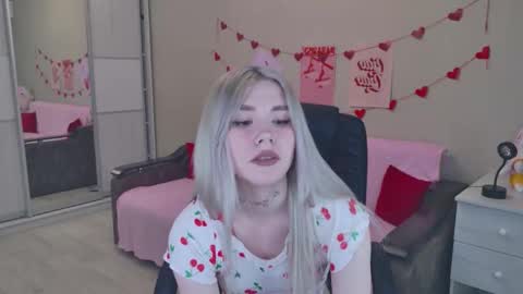 Snapshot of your_tender_doll chatting on 12/21/25, 11:17 Alice online show from 12/21/25, 11:17