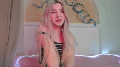 Snapshot of your_tender_doll chatting on 01/08/26, 07:27 Alice online show from 01/08/26, 07:27