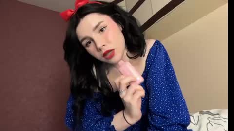 Snapshot of your_tender_doll chatting on 06/28/26, 04:35 Alice online show from 06/28/26, 04:35