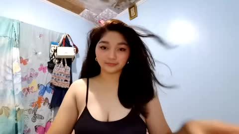 Snapshot of yourbae2026 chatting on 05/25/26, 12:11 Kyla online show from 05/25/26, 12:11