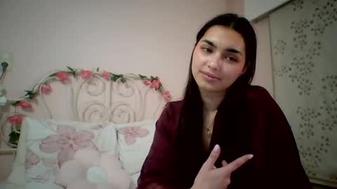 Snapshot of yourbella37 chatting on 05/17/26, 08:27 yourbella37 online show from 05/17/26, 08:27