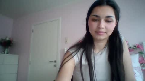 Snapshot of yourbella37 chatting on 05/18/26, 07:09 yourbella37 online show from 05/18/26, 07:09
