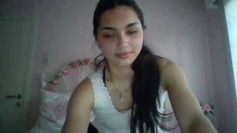 Snapshot of yourbella37 chatting on 05/27/26, 07:44 yourbella37 online show from 05/27/26, 07:44