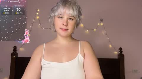 Snapshot of yourbunnymi chatting on 02/15/26, 04:58 Eva online show from 02/15/26, 04:58