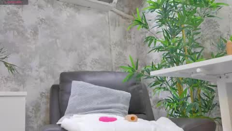 Anna online show from 04/19/26, 07:05