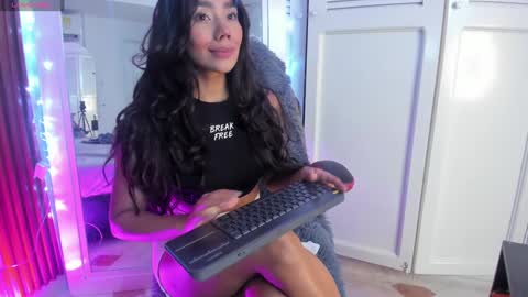 Snapshot of yourcutemolly chatting on 12/20/24, 04:31 Selena online show from 12/20/24, 04:31