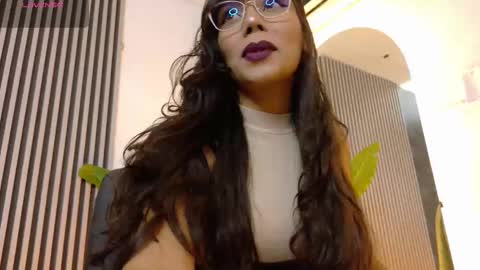 Snapshot of yourcutemolly chatting on 10/03/25, 04:20 Selena online show from 10/03/25, 04:20