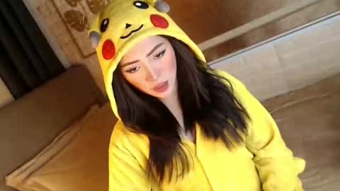 Snapshot of yourdevilsweettsx chatting on 10/27/25, 10:52 JEN online show from 10/27/25, 10:52