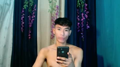 Snapshot of yourdreamboyx chatting on 12/10/24, 06:17 Rence online show from 12/10/24, 06:17