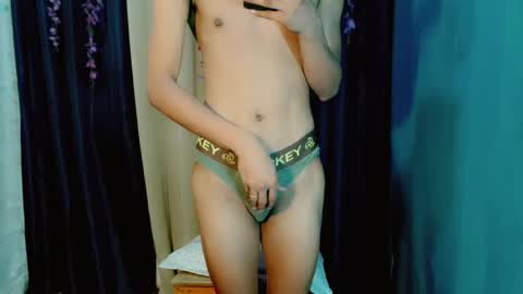 Snapshot of yourdreamboyx chatting on 12/13/24, 05:21 Rence online show from 12/13/24, 05:21