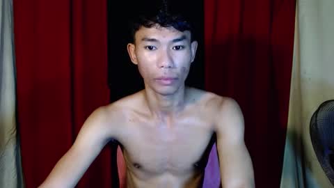 Snapshot of yourdreamboyx chatting on 12/23/24, 06:44 Rence online show from 12/23/24, 06:44