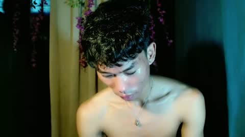 Snapshot of yourdreamboyx chatting on 12/29/24, 06:03 Rence online show from 12/29/24, 06:03